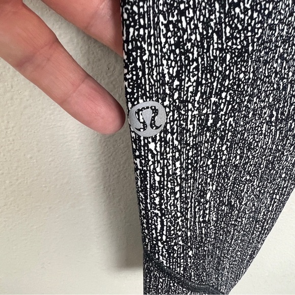 Lululemon Tight Stuff Tight II 25” - Picture 4 of 6
